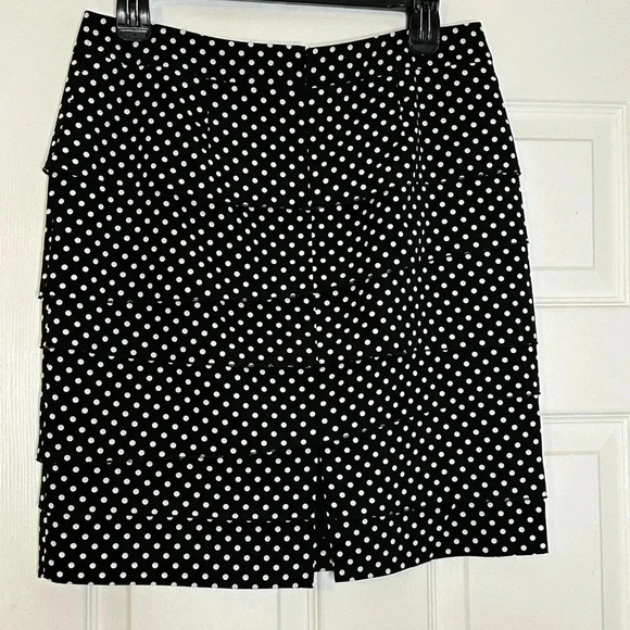 White House black market skirt - Picture 2 of 3